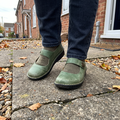 SIGNATURE FLAT SHOES