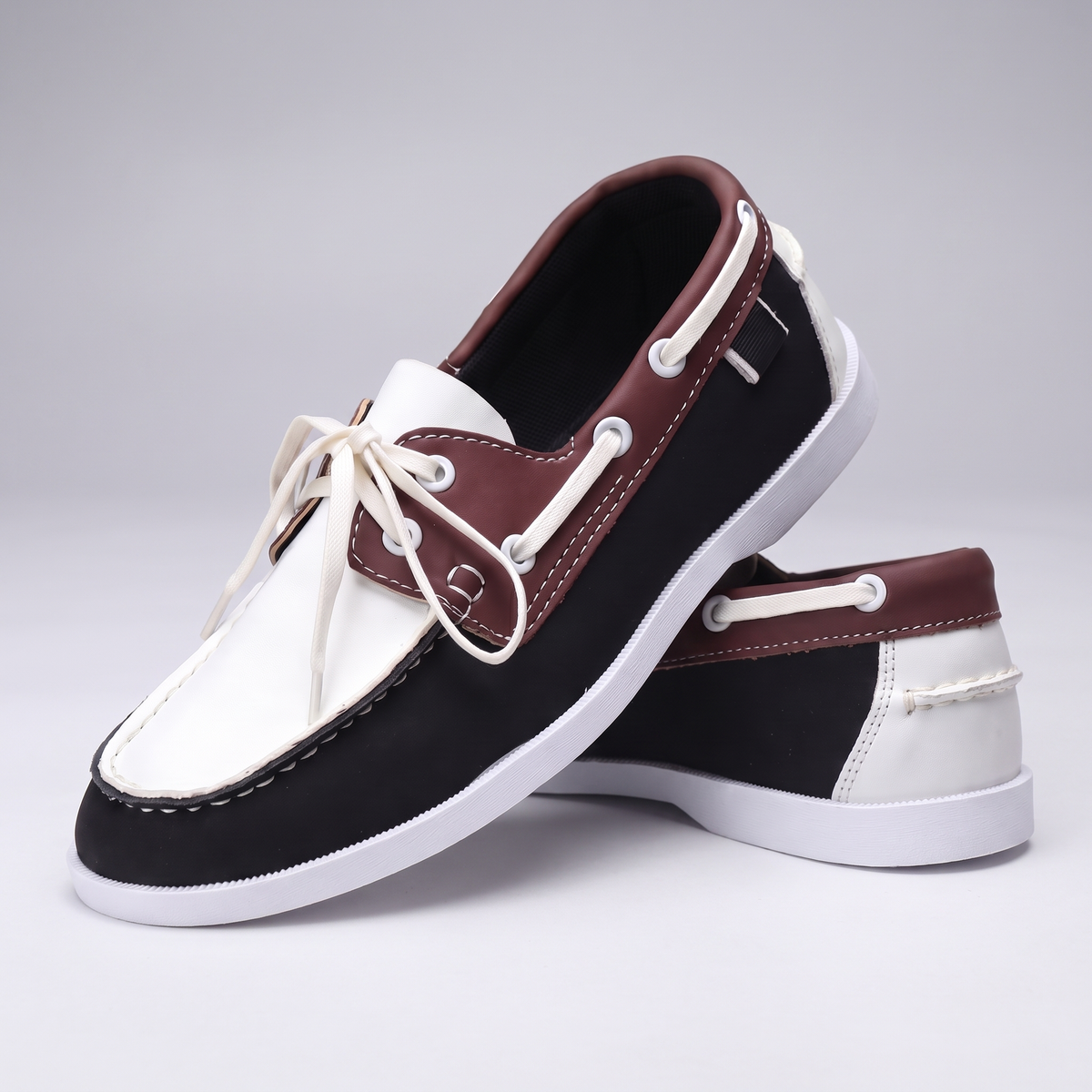 CLASSIC LEATHER BOAT SHOES