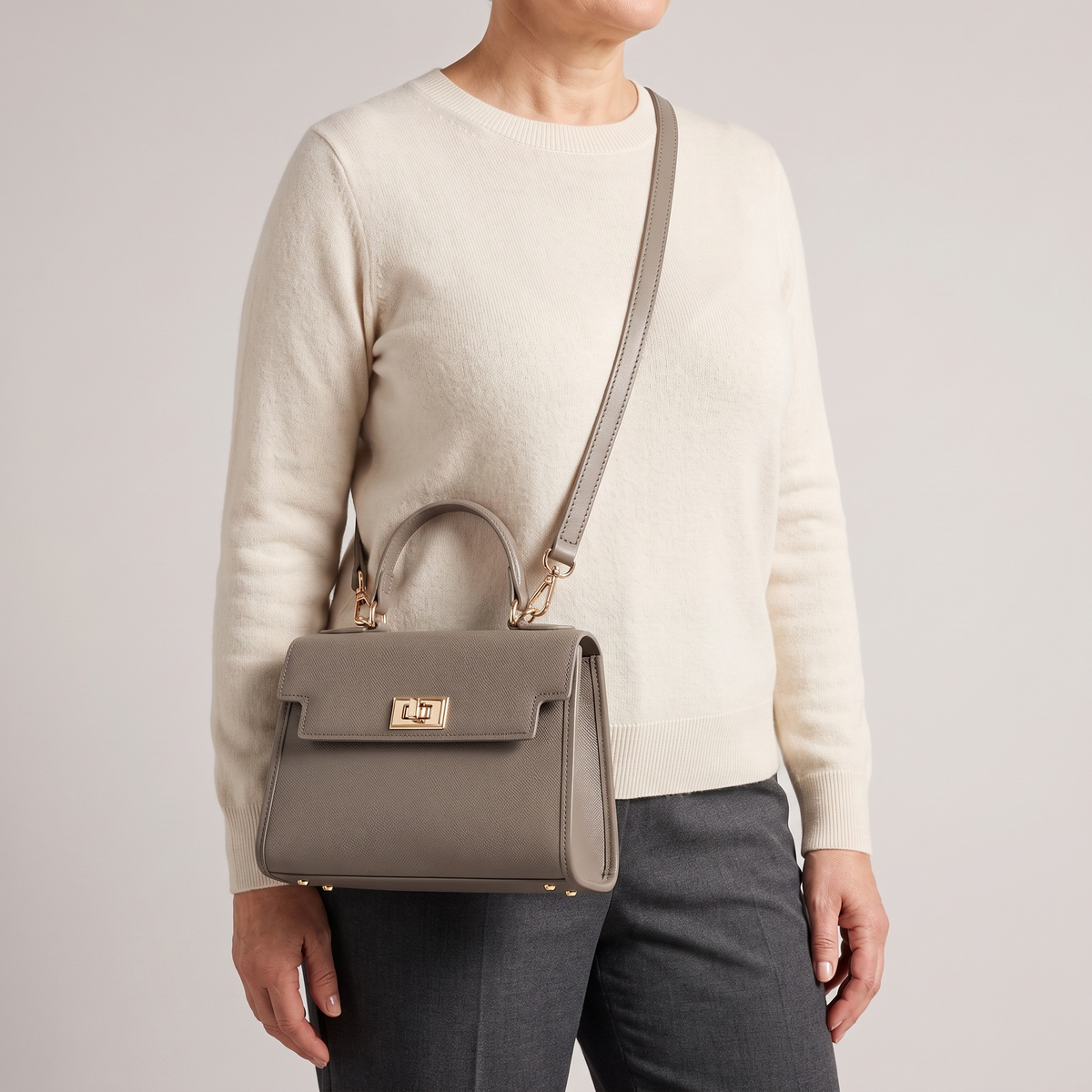 CLASSIC STRUCTURED LEATHER HANDBAG