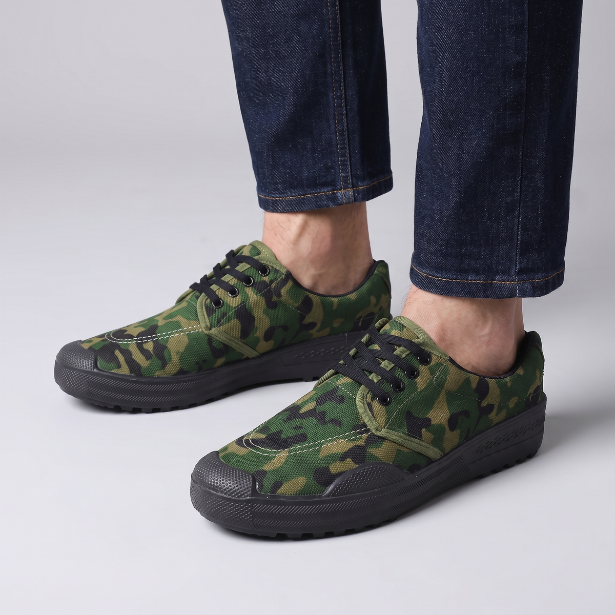 BLACKTHORN CAMO TRAINERS